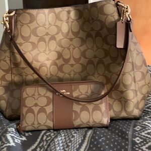 I am selling a brand new coach bag and wallet.